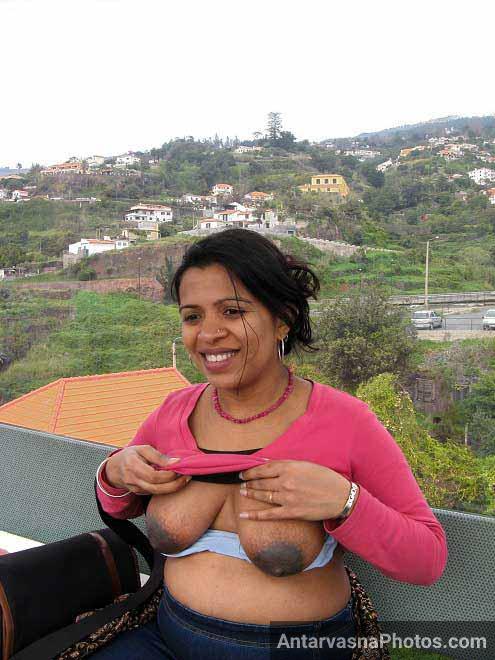https://pub-5fcdf72a54cd4edbb03ec3edaa415a42.r2.dev/nakedleaks/outdoor_erotic_photography_of_indian_women/15.jpg