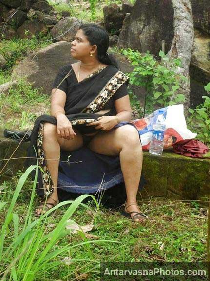 https://pub-5fcdf72a54cd4edbb03ec3edaa415a42.r2.dev/nakedleaks/outdoor_erotic_photography_of_indian_women/8.jpg