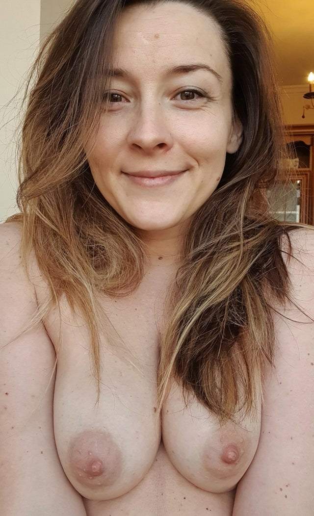 https://pub-5fcdf72a54cd4edbb03ec3edaa415a42.r2.dev/nakedleaks/over_30_revealing_photos_of_girls_in_pink_showing_their_bodies/28.jpg