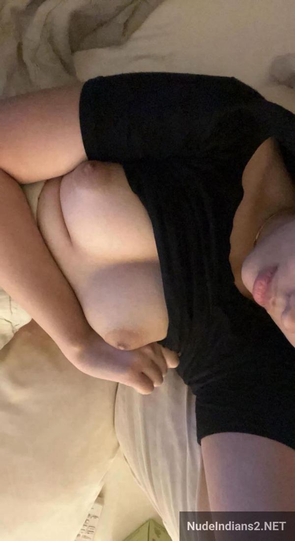 https://pub-5fcdf72a54cd4edbb03ec3edaa415a42.r2.dev/nakedleaks/overseas_beauty_priya_dixit_shares_seductive_selfies_with_desi_men/47.jpg