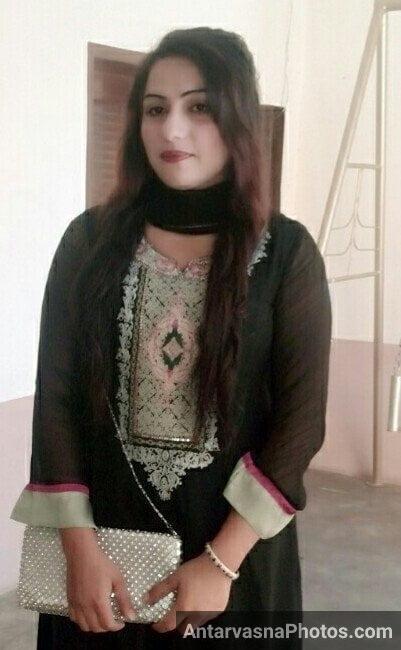 https://pub-5fcdf72a54cd4edbb03ec3edaa415a42.r2.dev/nakedleaks/pakistani_bhabhi's_seductive_photos_found_on_social_media/0.jpg