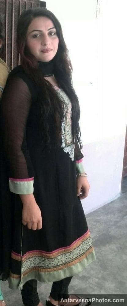 https://pub-5fcdf72a54cd4edbb03ec3edaa415a42.r2.dev/nakedleaks/pakistani_bhabhi's_seductive_photos_found_on_social_media/2.jpg