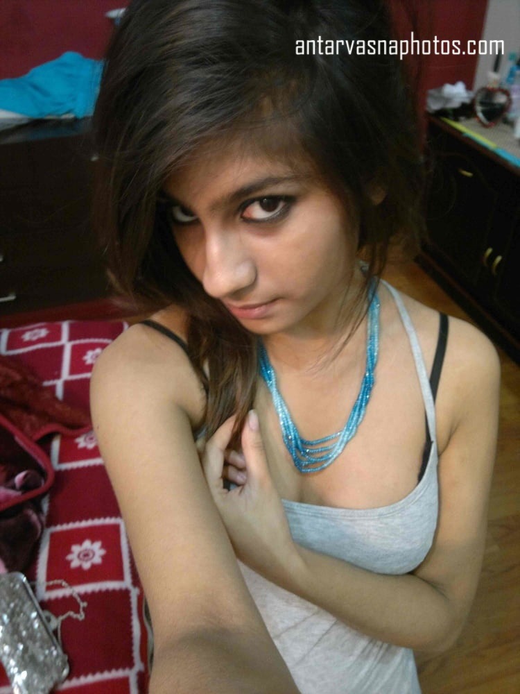 https://pub-5fcdf72a54cd4edbb03ec3edaa415a42.r2.dev/nakedleaks/pakistani_teen_revealing_her_firm_bust/0.jpg