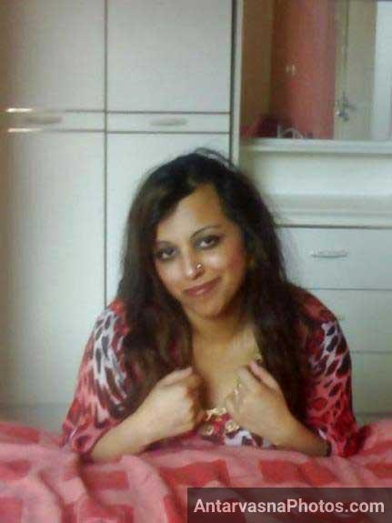 https://pub-5fcdf72a54cd4edbb03ec3edaa415a42.r2.dev/nakedleaks/passionate_admirer_of_indian_aunty's_manhood/1.jpg