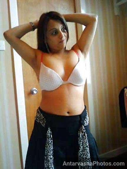 https://pub-5fcdf72a54cd4edbb03ec3edaa415a42.r2.dev/nakedleaks/passionate_admirer_of_indian_aunty's_manhood/4.jpg