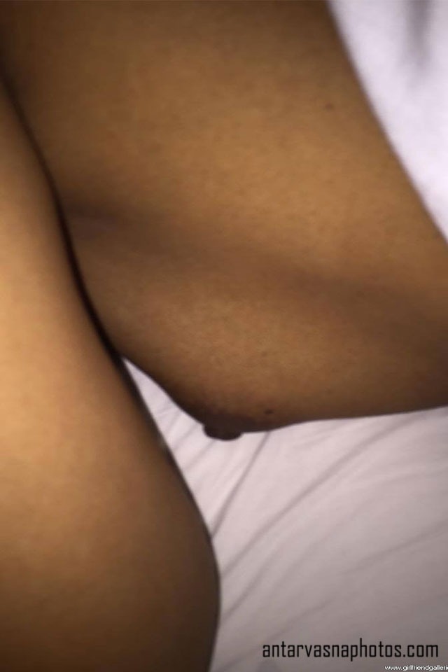 https://pub-5fcdf72a54cd4edbb03ec3edaa415a42.r2.dev/nakedleaks/passionate_bhabhi_enjoys_intimate_moments_with_her_husband_in_desi_style/1.jpg