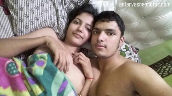 https://pub-5fcdf72a54cd4edbb03ec3edaa415a42.r2.dev/nakedleaks/passionate_desi_couples_captured_in_the_moment/0.jpg