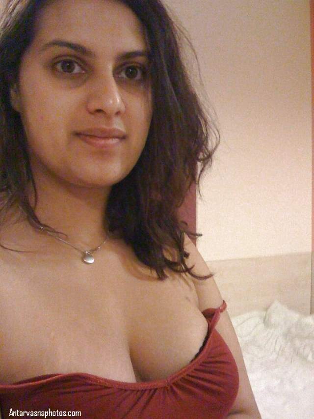 https://pub-5fcdf72a54cd4edbb03ec3edaa415a42.r2.dev/nakedleaks/passionate_desires_of_an_indian_aunt's_youthful_elegance_captured/1.jpg