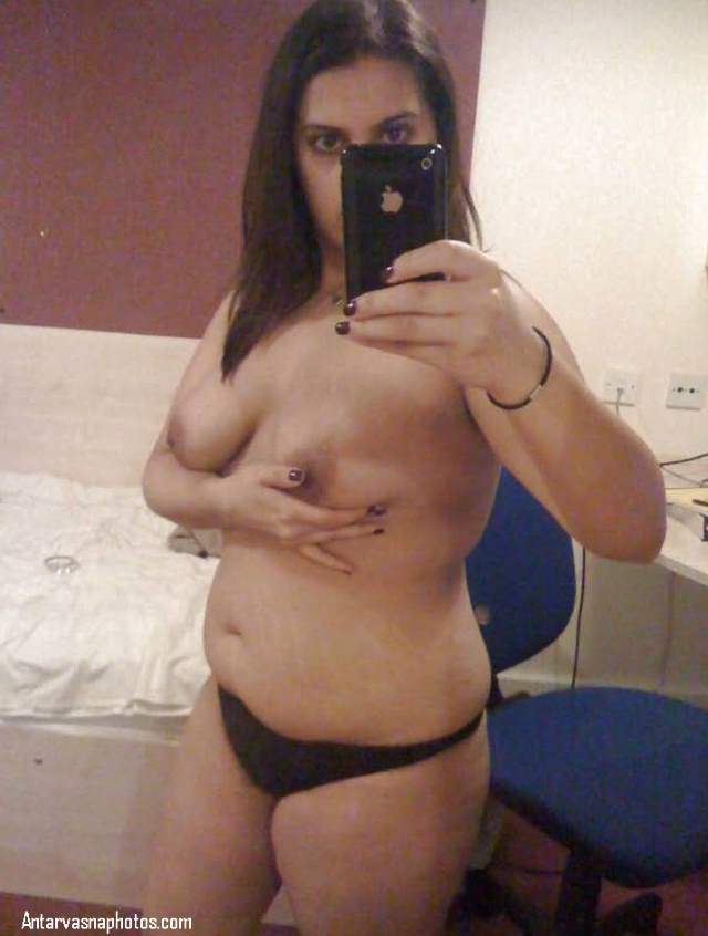 https://pub-5fcdf72a54cd4edbb03ec3edaa415a42.r2.dev/nakedleaks/passionate_desires_of_an_indian_aunt's_youthful_elegance_captured/6.jpg