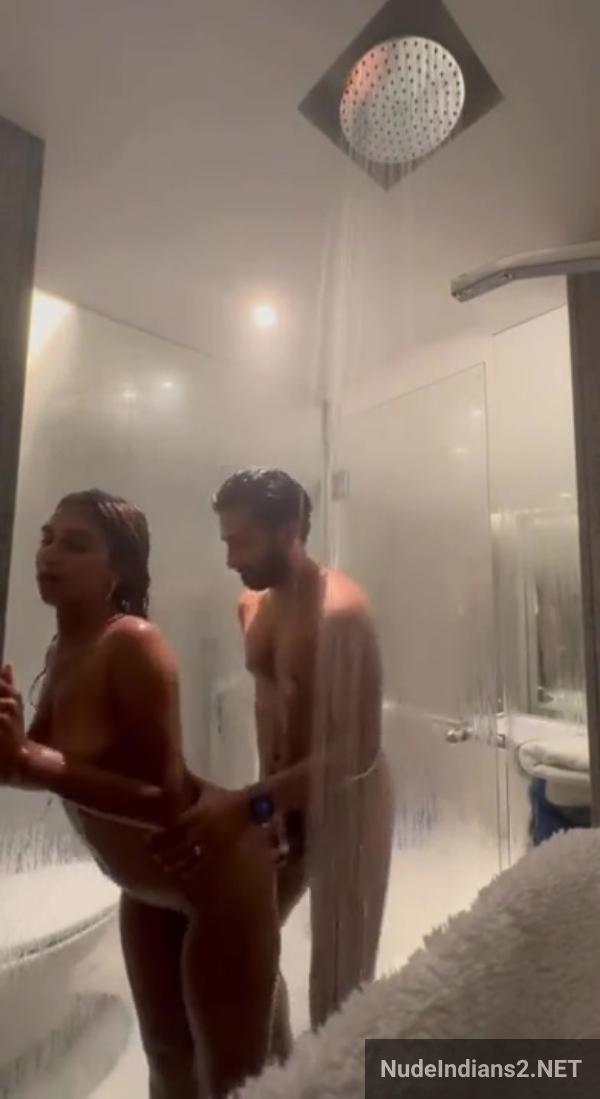 https://pub-5fcdf72a54cd4edbb03ec3edaa415a42.r2.dev/nakedleaks/passionate_encounter:_intimate_delhi_couple's_steamy_bathroom_affair/14.jpg
