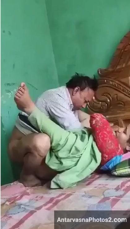 https://pub-5fcdf72a54cd4edbb03ec3edaa415a42.r2.dev/nakedleaks/passionate_encounter_between_young_muslim_woman_and_older_man/4.jpg