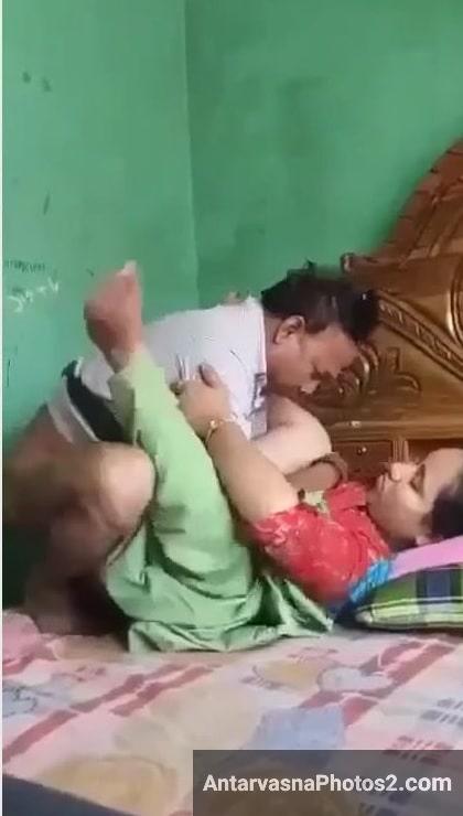 https://pub-5fcdf72a54cd4edbb03ec3edaa415a42.r2.dev/nakedleaks/passionate_encounter_between_young_muslim_woman_and_older_man/7.jpg