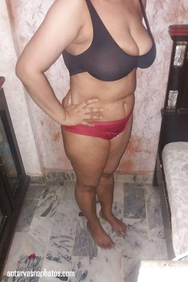 https://pub-5fcdf72a54cd4edbb03ec3edaa415a42.r2.dev/nakedleaks/passionate_indian_aunt's_intimate_photos/2.jpg