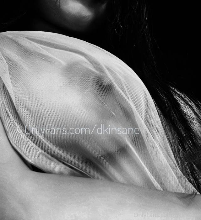https://pub-5fcdf72a54cd4edbb03ec3edaa415a42.r2.dev/nakedleaks/passionate_indian_couple's_desi_sexual_image/1.jpg