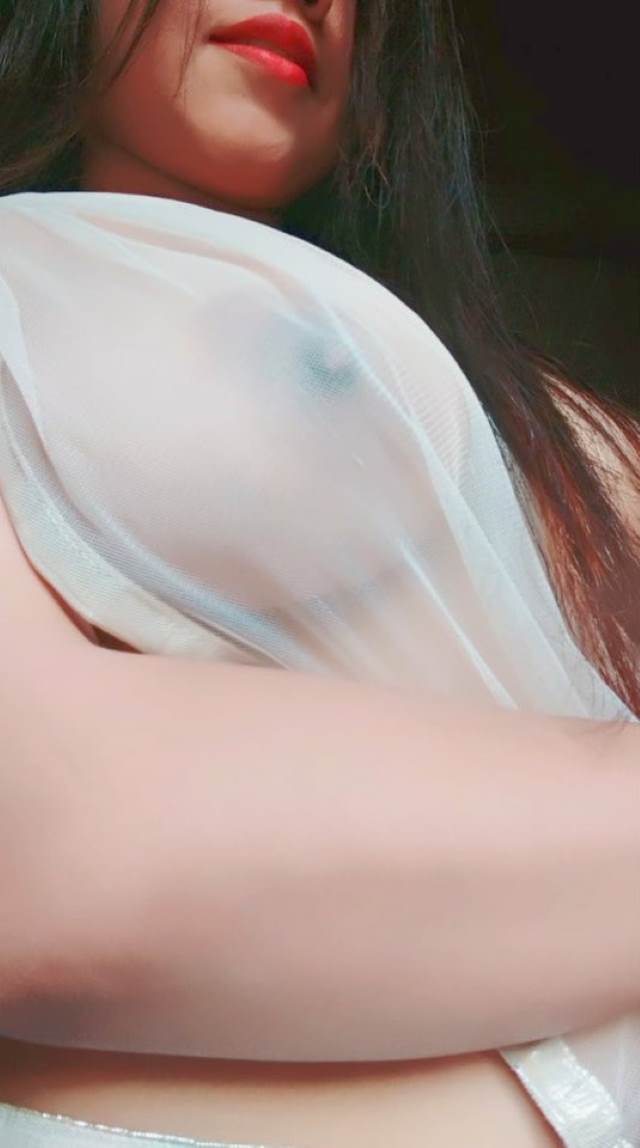https://pub-5fcdf72a54cd4edbb03ec3edaa415a42.r2.dev/nakedleaks/passionate_indian_couple's_desi_sexual_image/2.jpg
