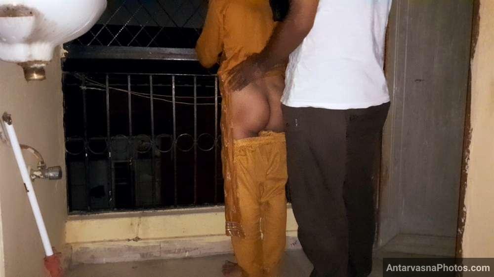 https://pub-5fcdf72a54cd4edbb03ec3edaa415a42.r2.dev/nakedleaks/passionate_indian_couple's_intimate_balcony_photos/2.jpg