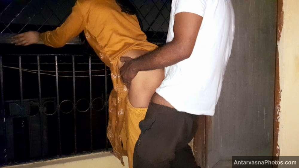 https://pub-5fcdf72a54cd4edbb03ec3edaa415a42.r2.dev/nakedleaks/passionate_indian_couple's_intimate_balcony_photos/9.jpg