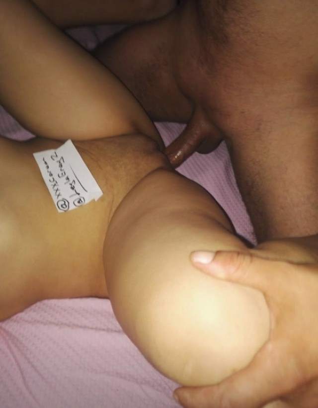 https://pub-5fcdf72a54cd4edbb03ec3edaa415a42.r2.dev/nakedleaks/passionate_indian_couple's_steamy_photos/4.jpg