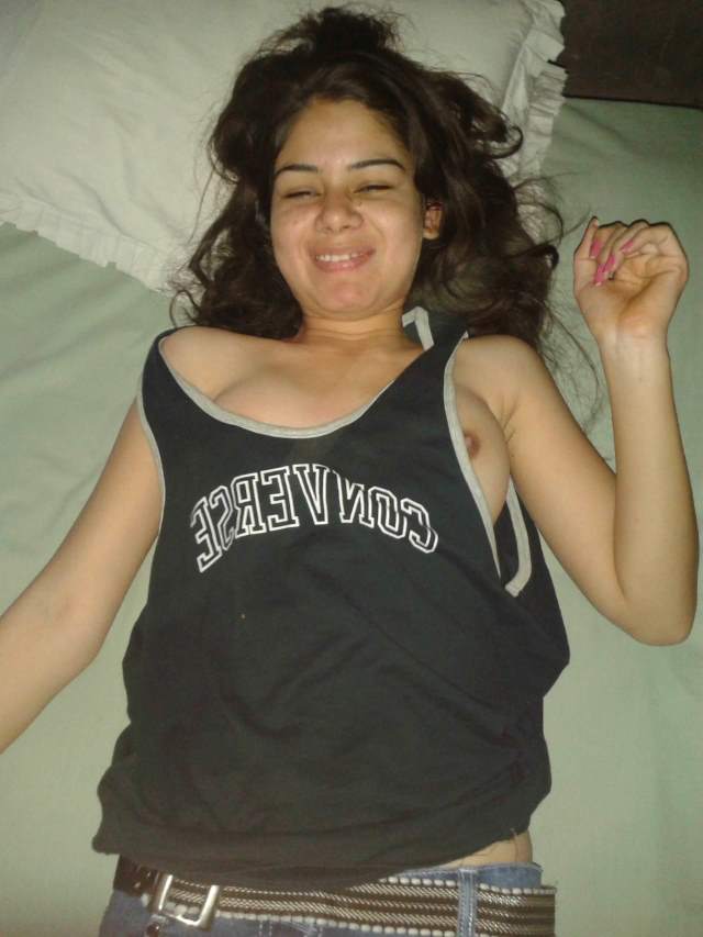 https://pub-5fcdf72a54cd4edbb03ec3edaa415a42.r2.dev/nakedleaks/passionate_photo_of_gurgaon_couple's_desi_intimacy/2.jpg