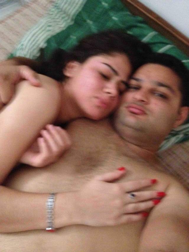 https://pub-5fcdf72a54cd4edbb03ec3edaa415a42.r2.dev/nakedleaks/passionate_photo_of_gurgaon_couple's_desi_intimacy/22.jpg