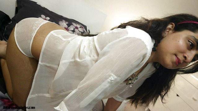 https://pub-5fcdf72a54cd4edbb03ec3edaa415a42.r2.dev/nakedleaks/passionate_photos_of_aarifa_in_the_nude/2.jpg