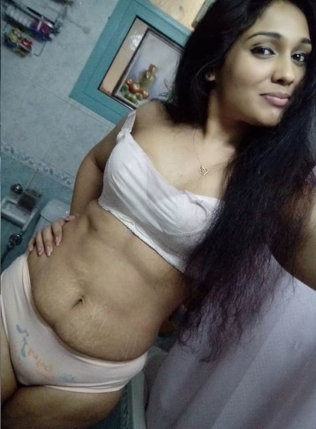 https://pub-5fcdf72a54cd4edbb03ec3edaa415a42.r2.dev/nakedleaks/passionately_captured_nude_images_of_indian_girl_in_seductive_poses/0.jpg