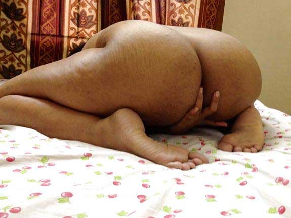 https://pub-5fcdf72a54cd4edbb03ec3edaa415a42.r2.dev/nakedleaks/photo_of_indian_wife's_naked_buttocks/2.jpg