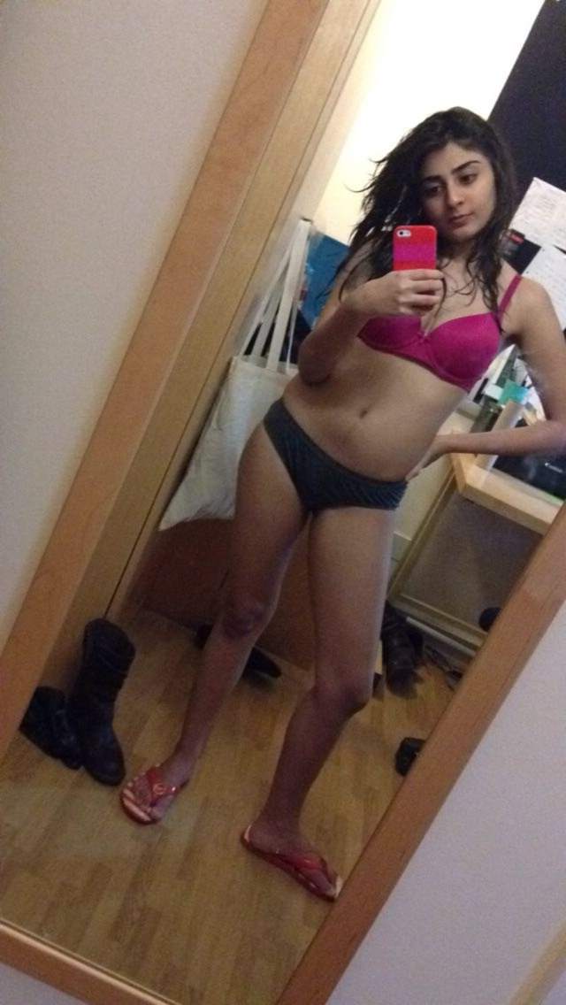 https://pub-5fcdf72a54cd4edbb03ec3edaa415a42.r2.dev/nakedleaks/photos_of_a_desi_girl's_intimate_encounter/0.jpg