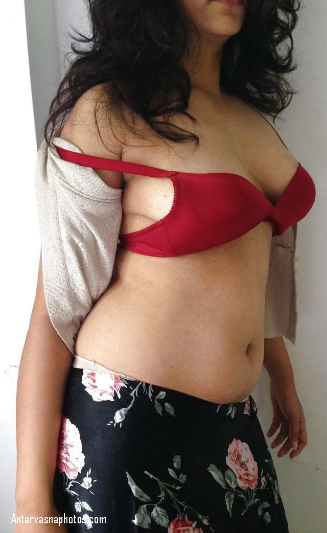 https://pub-5fcdf72a54cd4edbb03ec3edaa415a42.r2.dev/nakedleaks/photos_of_a_girl_with_dark_nipples/3.jpg