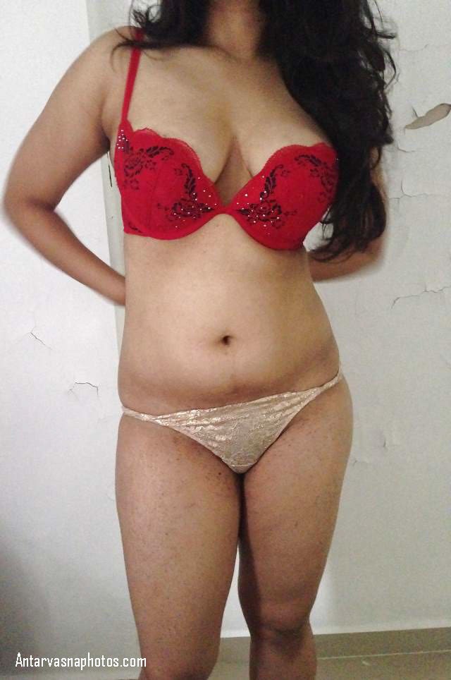 https://pub-5fcdf72a54cd4edbb03ec3edaa415a42.r2.dev/nakedleaks/photos_of_a_girl_with_dark_nipples/5.jpg