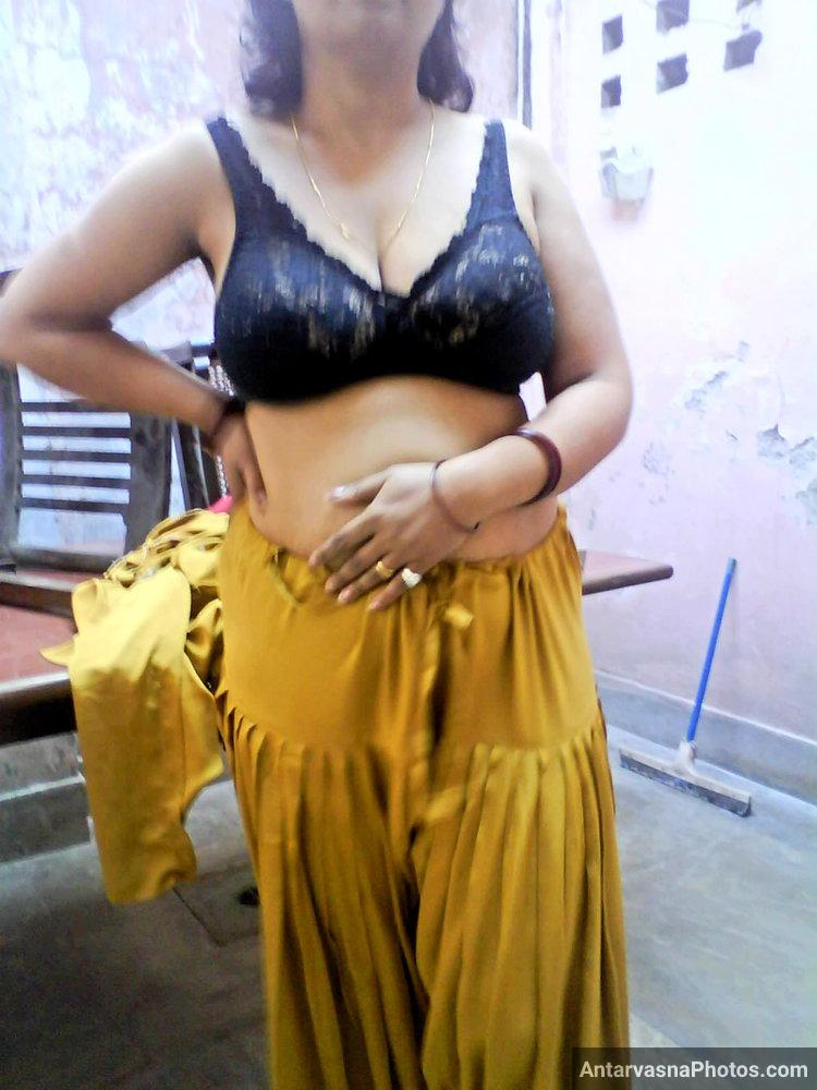 https://pub-5fcdf72a54cd4edbb03ec3edaa415a42.r2.dev/nakedleaks/photos_of_a_mature_housewife's_private_parts/0.jpg