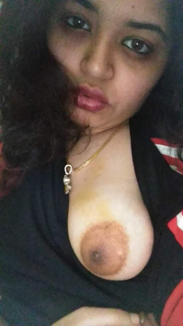 https://pub-5fcdf72a54cd4edbb03ec3edaa415a42.r2.dev/nakedleaks/photos_of_an_indian_girl's_bare_bottom/0.jpg