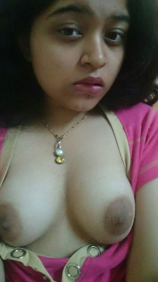 https://pub-5fcdf72a54cd4edbb03ec3edaa415a42.r2.dev/nakedleaks/photos_of_an_indian_girl's_bare_bottom/3.jpg