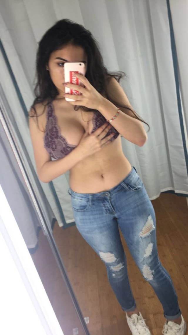 https://pub-5fcdf72a54cd4edbb03ec3edaa415a42.r2.dev/nakedleaks/photos_of_busty_sexy_girls/18.jpg