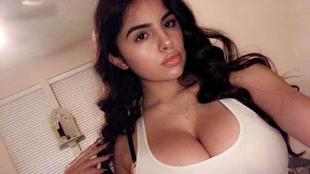 https://pub-5fcdf72a54cd4edbb03ec3edaa415a42.r2.dev/nakedleaks/photos_of_busty_sexy_girls/27.jpg