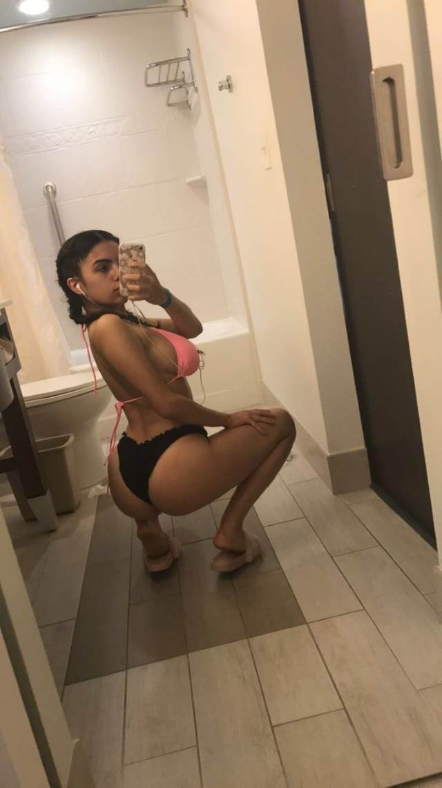 https://pub-5fcdf72a54cd4edbb03ec3edaa415a42.r2.dev/nakedleaks/photos_of_busty_sexy_girls/9.jpg