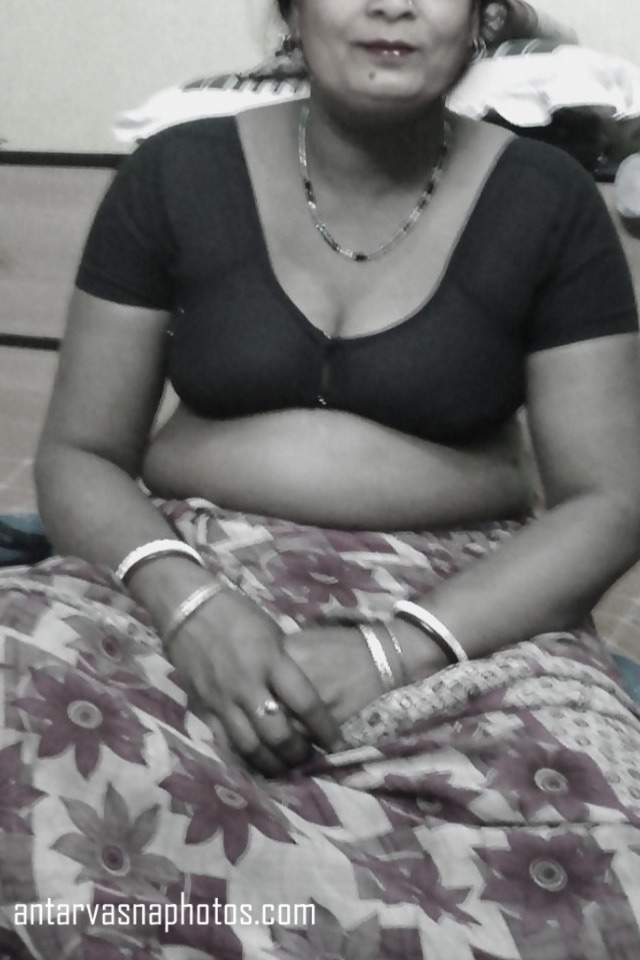 https://pub-5fcdf72a54cd4edbb03ec3edaa415a42.r2.dev/nakedleaks/photos_of_desi_aunt_sunita_exposed/1.jpg