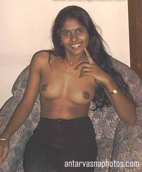 https://pub-5fcdf72a54cd4edbb03ec3edaa415a42.r2.dev/nakedleaks/photos_of_desi_bhabhi's_big_bosoms/1.jpg