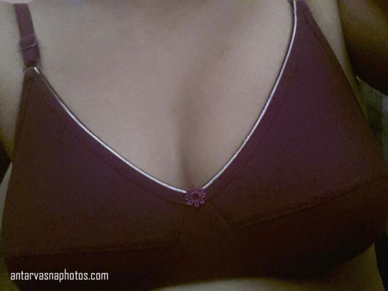 https://pub-5fcdf72a54cd4edbb03ec3edaa415a42.r2.dev/nakedleaks/photos_of_desi_girlfriend_khushbu's_boobs/2.jpg