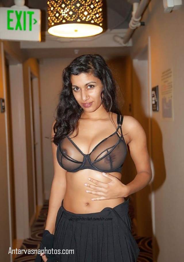 https://pub-5fcdf72a54cd4edbb03ec3edaa415a42.r2.dev/nakedleaks/photos_of_desi_porn_star's_bushy_private_area/4.jpg