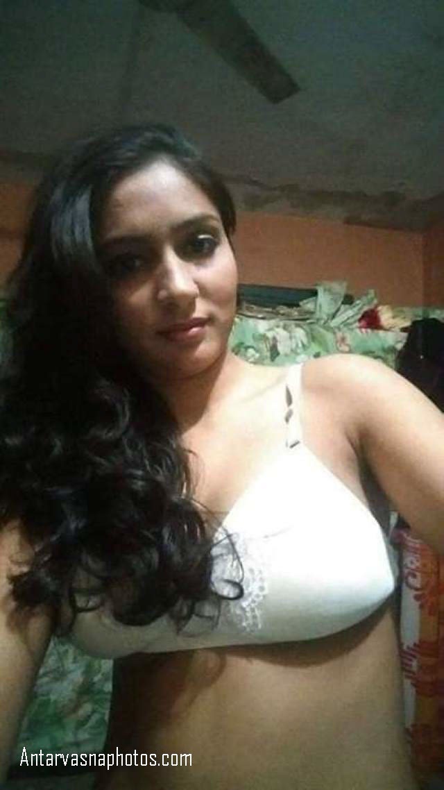 https://pub-5fcdf72a54cd4edbb03ec3edaa415a42.r2.dev/nakedleaks/photos_of_hidden_treasure:_boobs_of_a_girl_found_on_lost_phone/1.jpg