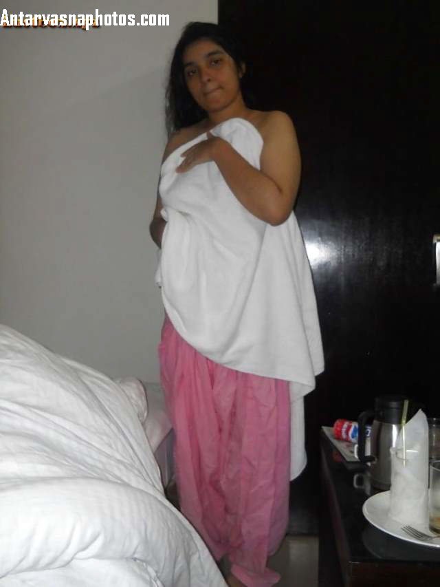 https://pub-5fcdf72a54cd4edbb03ec3edaa415a42.r2.dev/nakedleaks/photos_of_indian_girl's_encounter_with_uncle/3.jpg