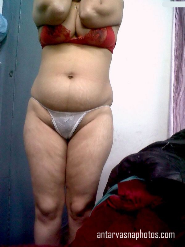 https://pub-5fcdf72a54cd4edbb03ec3edaa415a42.r2.dev/nakedleaks/photos_of_large_breasts_of_indian_mature_aunties/0.jpg