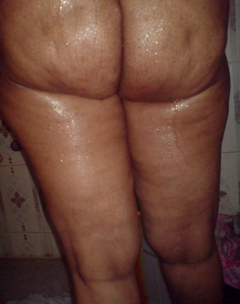 https://pub-5fcdf72a54cd4edbb03ec3edaa415a42.r2.dev/nakedleaks/photos_of_mature_woman's_chest/1.jpg