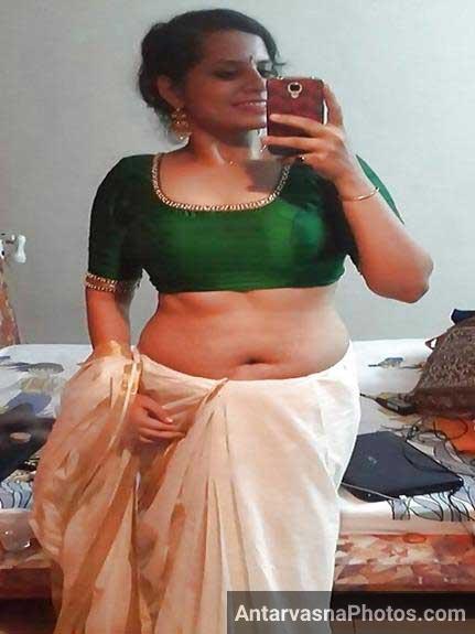 https://pub-5fcdf72a54cd4edbb03ec3edaa415a42.r2.dev/nakedleaks/photos_of_newlywed_indian_couple/1.jpg