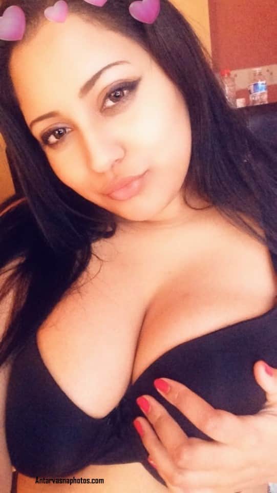 https://pub-5fcdf72a54cd4edbb03ec3edaa415a42.r2.dev/nakedleaks/photos_of_paki_girl_with_large_bust_in_selfies/4.jpg