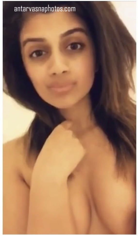 https://pub-5fcdf72a54cd4edbb03ec3edaa415a42.r2.dev/nakedleaks/photos_of_pakistani_girl_nisha_with_impressive_assets/2.jpg