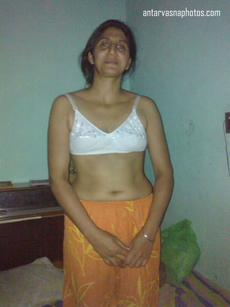 https://pub-5fcdf72a54cd4edbb03ec3edaa415a42.r2.dev/nakedleaks/photos_of_widowed_mother's_private_parts/0.jpg