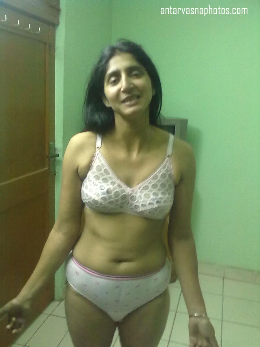 https://pub-5fcdf72a54cd4edbb03ec3edaa415a42.r2.dev/nakedleaks/photos_of_widowed_mother's_private_parts/1.jpg