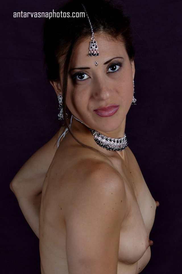 https://pub-5fcdf72a54cd4edbb03ec3edaa415a42.r2.dev/nakedleaks/photoshoot_pictures_of_indian_model_pari_in_xxx_style/2.jpg